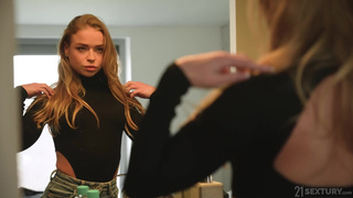 Трио страстных лесбиянок в горячей игрушечной битве за оргазм