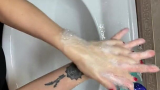 Взрывной оргазм и мокрая киска в FullHD