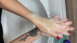 Взрывной оргазм и мокрая киска в FullHD