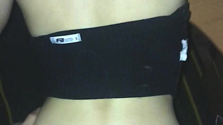 Сестра под столом: страстный минет за игрой