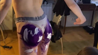 Мокрые кисти и горячие изгибы: арт-эротика в 4K