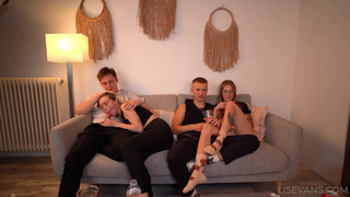 Откровенная ночь с друзьями: страстный групповой секс и обжигающая близость