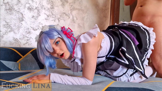 Шаловливая горничная на работе: квартира блестит, а босс кончает!