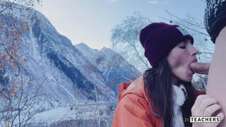 Сочный минетик в снегу – дикий и возбуждающий контент