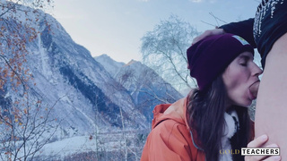 Сочный минетик в снегу – дикий и возбуждающий контент