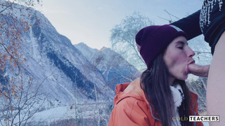 Сочный минетик в снегу – дикий и возбуждающий контент