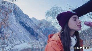 Сочный минетик в снегу – дикий и возбуждающий контент