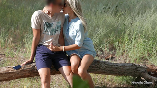 Она привела меня в парк и отсосала член – рискованно, но классно