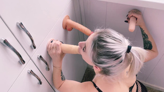 Блондинка в жаркой оргии с несколькими парнями