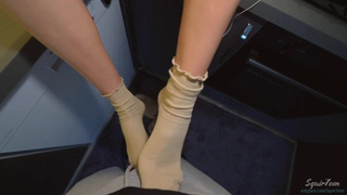 Сосед достал? Сквирт-месть и его реакция – горячее видео!