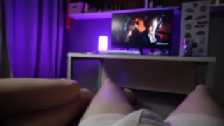 Развратная подруга девушки в возбуждающем секс-видео