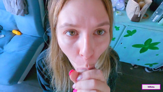 Столько спермы на лице – как он так кончил?