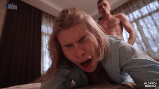 Рисковый кадр: горячий момент с соблазнительной грудью и неожиданный финал