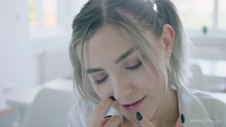 Молодой педагог соблазняет студентку в жарком сексе