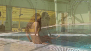 Ирина Руссака соблазняет в воде: горячее подводное видео