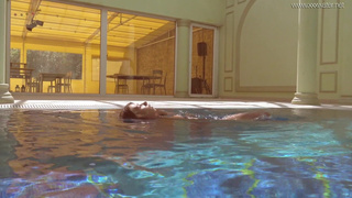 Ирина Руссака соблазняет в воде: горячее подводное видео