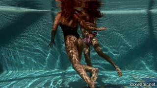 Горячие нимфетки Оля и Ирина в страстном подводном сексе