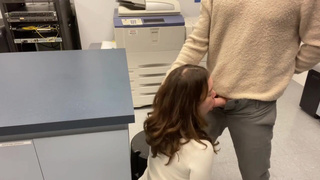 Новогодний разврат в офисе — коллеги в шоке