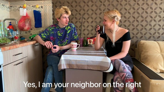 Завел шаловливую соседку и оставил горячий подарок между ягодиц