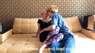 Завел шаловливую соседку и оставил горячий подарок между ягодиц