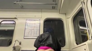 Шокирующая оргия в метро СПб после Алых Парусов – откровенное видео