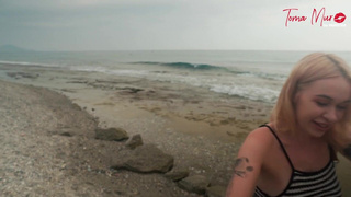 Случайный трах с соседкой во дворе