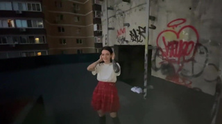 Страстный минет на крыше или жаркая порка — что выберет шалунья?