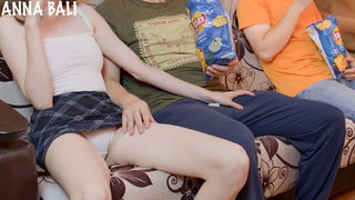 Муж у телевизора — я в объятиях другого