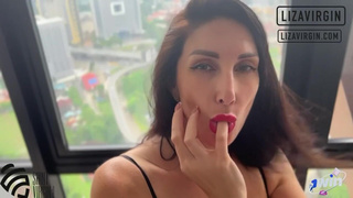 Засвет груди и жаркий куни в откровенном порно-ролике