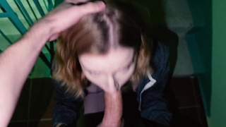 "Раздевайся у меня дома — жаркий секс в подъезде как у соседей"