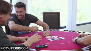 Откровенный домашний секс с разгоряченной супругой