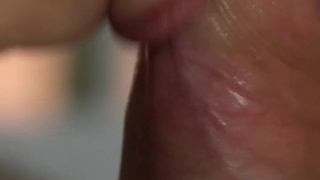 Ближе некуда: горячий ротик и стремительная разрядка