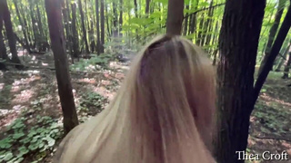 Разврат под деревом: страстный минет и жесткий трах