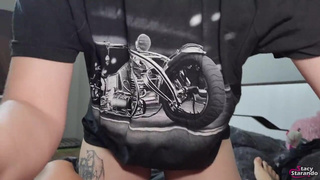 Лесби-подруга мастерски доводит до дикого оргазма