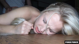 Горячая девчонка в жестком анале – крики и страсть