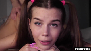 Болезненное, но сладкое первое проникновение в тугую попку