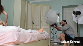 Юная нимфа наслаждается жестким трахом в попку