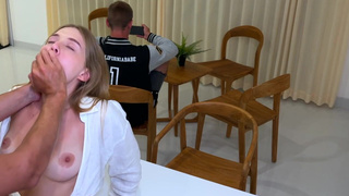 Куколд в шоке: его девушка отрывается с другим на камеру