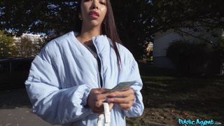 Горячее видео с азиаткой в центре Праги