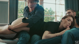 Жаркая ночь с двумя мужчинами – кто кого?