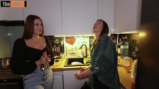 Девчонки сравнили размеры парней без спроса