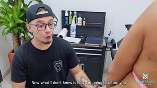 Девчонка обкончала весь салон – хардкорный сквирт-экшен