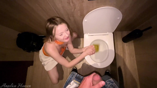 Горячий секс в общественном туалете: жесткий трах в задницу от незнакомца