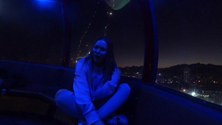 Гуляя по парку, она не устояла перед горячим минетиком