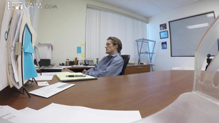 Начальница и подчиненный: кто кого в игре власти и желания