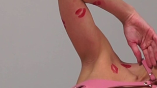 "Обцелованная с ног до головы" - откровенное видео для истинных ценителей