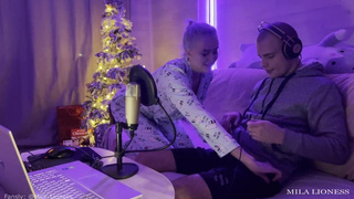 Откровенный секс-контент с элементами доминирования