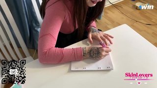 Непослушная ученица получила по заслугам — горячее наказание от строгого препода