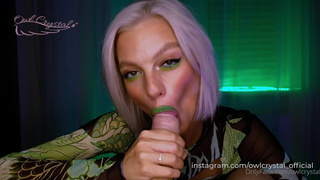 Блондинка так проголодалась, что подсунул ей член и накормил спермой