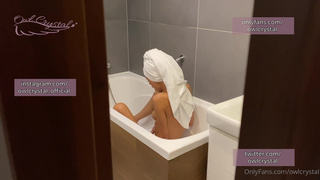 Запретная фантазия: сестра соблазняет брата в ванной